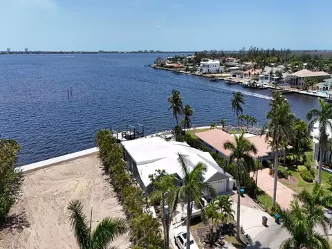 228 Bayshore Dr, Cape Coral, FL 33904