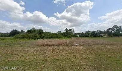 736 Mirror Lakes Dr, Lehigh Acres, FL 33974