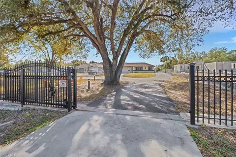 2420 6th Ave SE, Naples, FL 34117