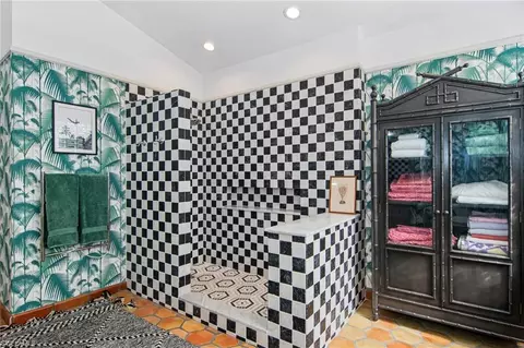 Bath - 234 Edgemere Way E, Naples, FL 34105 photo 2 of 5