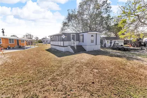 268 Mamie St, Chokoloskee, FL 34138