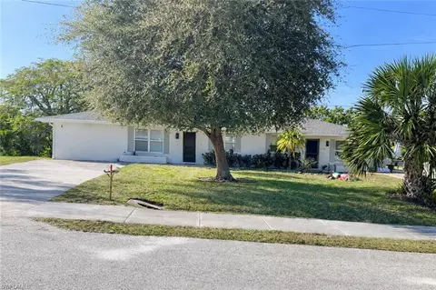 593 92nd Ave N #A & B, Naples, FL 34108