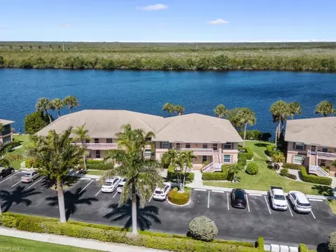 1025 Mainsail Dr #214, Naples, FL 34114