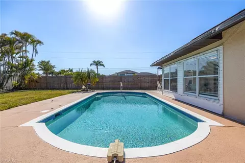 432 SW 38th Ter, Cape Coral, FL 33914
