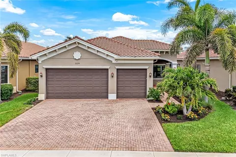 3224 Pacific Dr, Naples, FL 34119