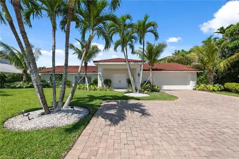 2085 Alamanda Dr, Naples, FL 34102