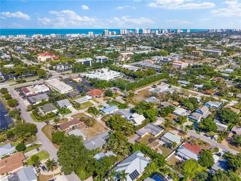 View/Area - 1032 29th Ave N, Naples, FL 34103 photo 2 of 7