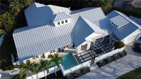 700 Rudder Rd, Naples, FL 34102
