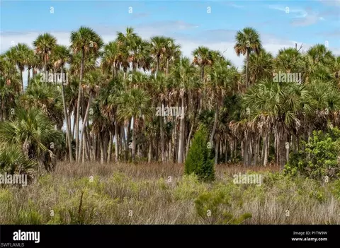 8 Th St NE, Naples, FL 34120