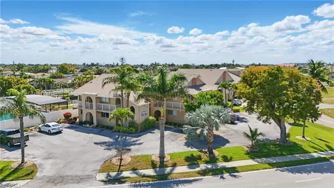 4321 Country Club Blvd #102, Cape Coral, FL 33904