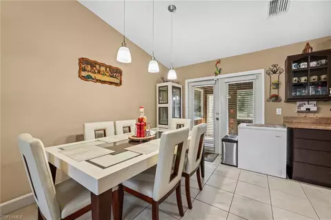 570 20th St NE, Naples, FL 34120