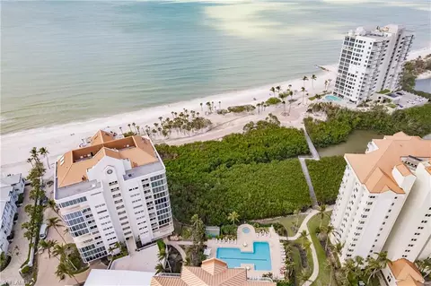 View/Area - 40 Seagate Dr #202A, Naples, FL 34103 photo 6 of 9