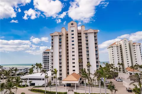 40 Seagate Dr #202A, Naples, FL 34103