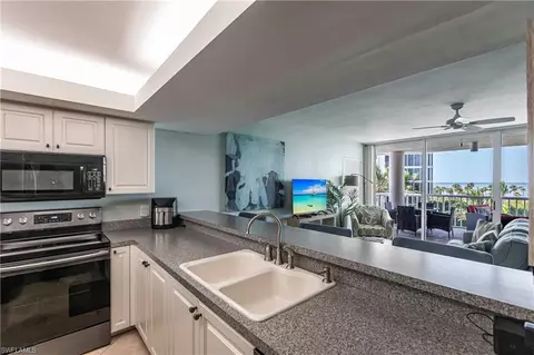 Kitchen - 40 Seagate Dr #202A, Naples, FL 34103 photo 2 of 5
