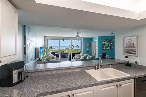Kitchen - 40 Seagate Dr #202A, Naples, FL 34103 photo 3 of 5