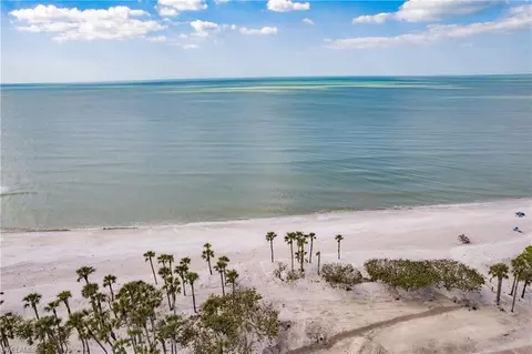 View/Area - 40 Seagate Dr #202A, Naples, FL 34103 photo 4 of 9