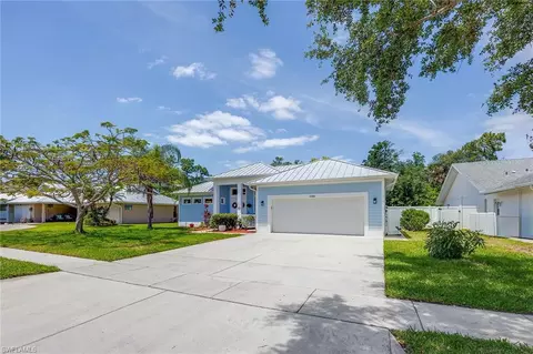 2365 Pine Woods Cir #6, Naples, FL 34105