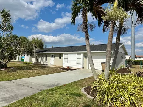 4709 SW Santa Barbara Pl, Cape Coral, FL 33914