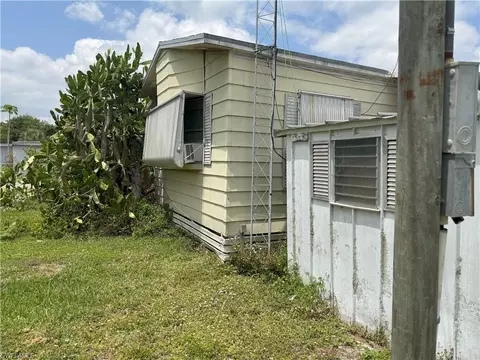 798 Avenue E NW, Moore Haven, FL 33471 photo 8