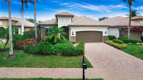 3046 Aviamar Cir, Naples, FL 34114