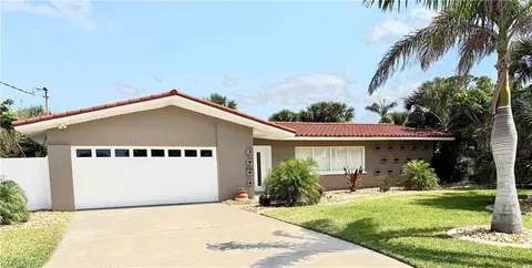 1017 Dolphin Dr, Cape Coral, FL 33904