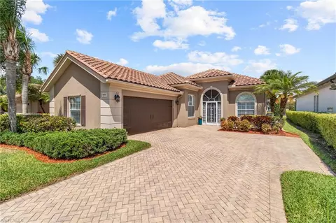 2271 Heydon Cir W, Naples, FL 34120
