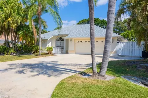 227 Kirtland Dr, Naples, FL 34110