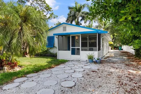 2400 Sunset Ave, Naples, FL 34112