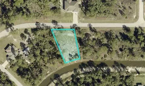 1052 Grove St E, Lehigh Acres, FL 33974