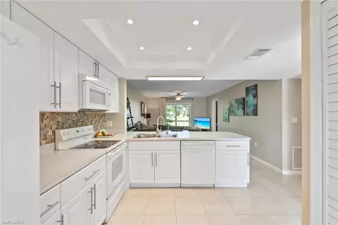 Kitchen - 138 Cypress Way E #404, Naples, FL 34110 photo 4 of 6