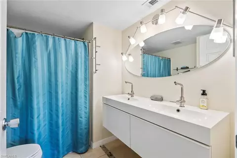 Bath - 138 Cypress Way E #404, Naples, FL 34110 photo 1 of 2