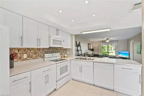 Kitchen - 138 Cypress Way E #404, Naples, FL 34110 photo 5 of 6