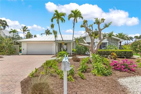 3625 San Carlos Dr, Saint James City, FL 33956