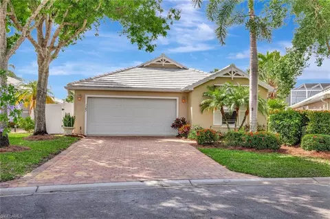1347 Old Oak Ln, Naples, FL 34110