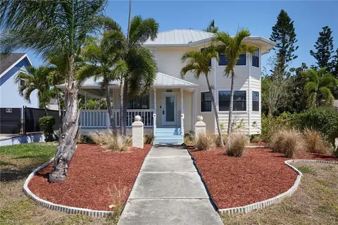 8225 Harrisburg Dr, Fort Myers, FL 33967