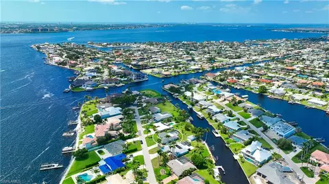 5330 Nautilus Dr, Cape Coral, FL 33904