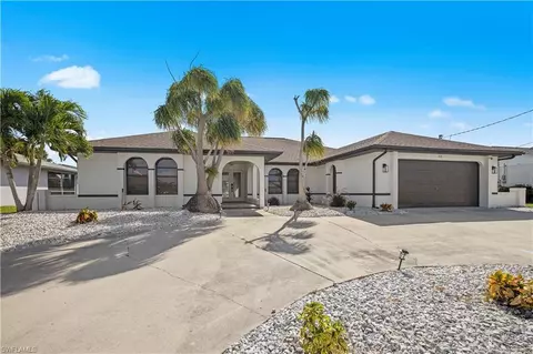 828 SW 51st Ter, Cape Coral, FL 33914