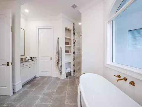 Bath - 650 Bow Line Dr, Naples, FL 34103 photo 2 of 5