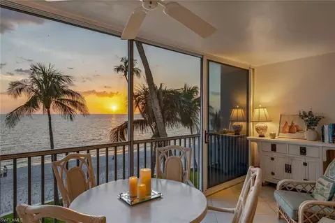 1275 Gulf Shore Blvd N #301, Naples, FL 34102