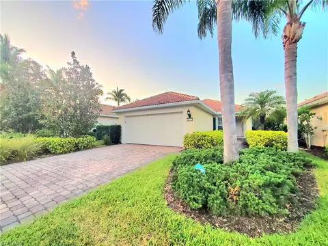 8657 Querce Ct, Naples, FL 34114 photo 2