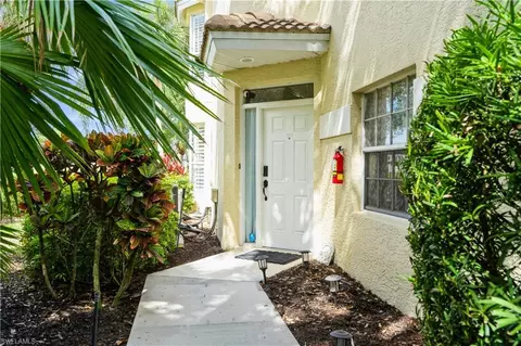 81 Silver Oaks Cir #7-201, Naples, FL 34119
