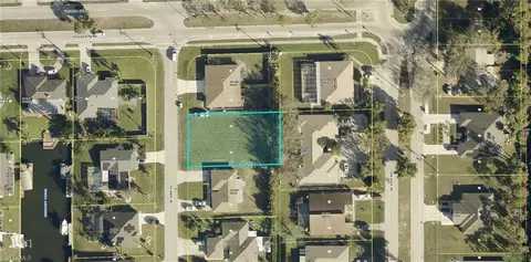 907 SE 23rd Pl, Cape Coral, FL 33990