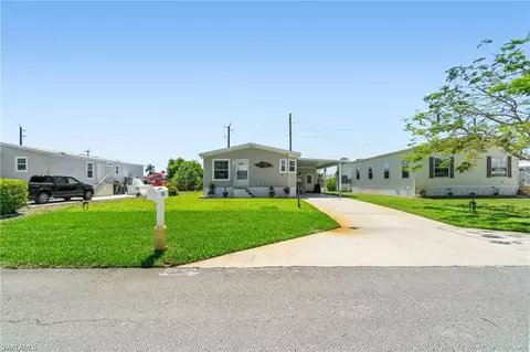 21 Chateau Way, Naples, FL 34112