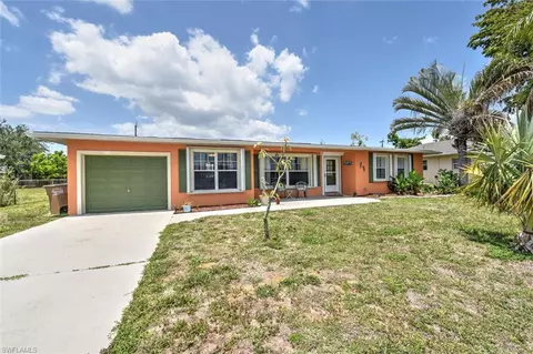 725 Sesame Ct, Cape Coral, FL 33904