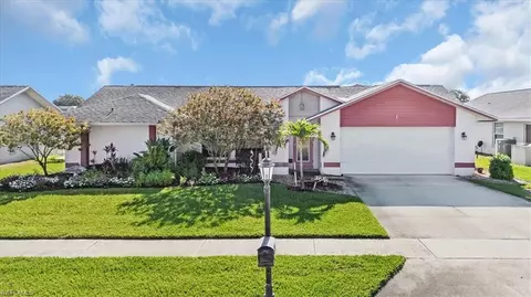 10620 Regent Cir, Naples, FL 34109
