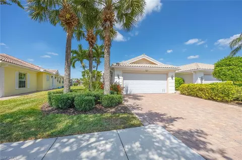 8225 Xenia Ln, Naples, FL 34114