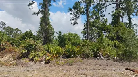 2512 33rd St SW, Lehigh Acres, FL 33976