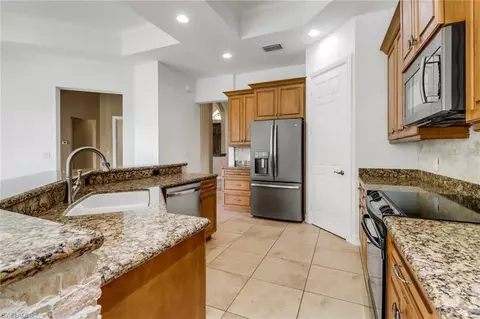 Kitchen - 415 Saddlebrook Ln, Naples, FL 34110 photo 3 of 3