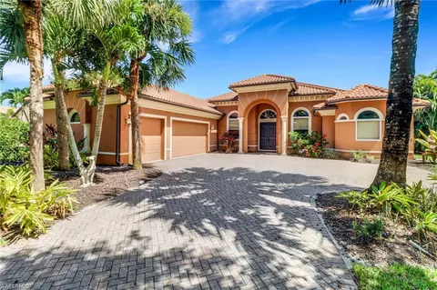 415 Saddlebrook Ln, Naples, FL 34110