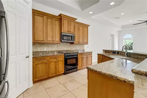 Kitchen - 415 Saddlebrook Ln, Naples, FL 34110 photo 2 of 3